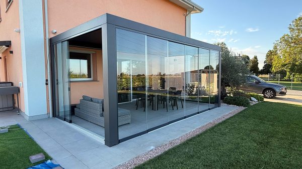 Bioclimatica-autoportante-Grigio-antracite-su-misura