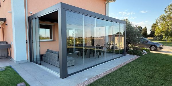 Bioclimatica-autoportante-Grigio-antracite-su-misura