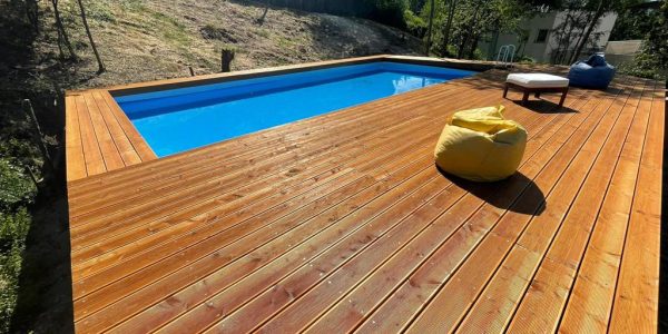 Bordo-piscina-legno-su-misura