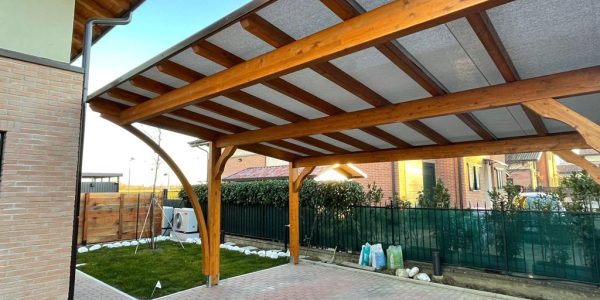 Carport-in-legno-con-ombreggiante-soltis-