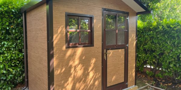 Casetta-lamiera-su-misura-tinta-legno