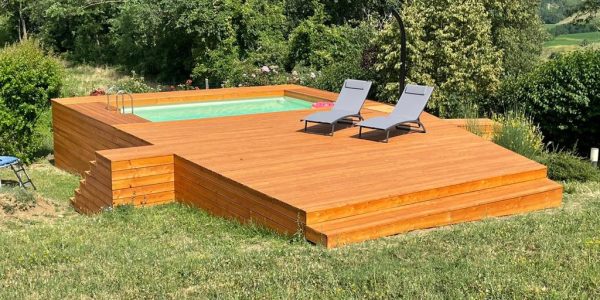 Pavimentazione-bordo-piscina-legno-su-misura