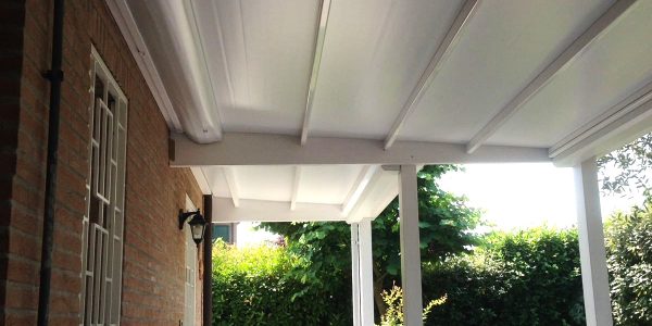Pergola-mobile-con-struttura-portante-in-legno
