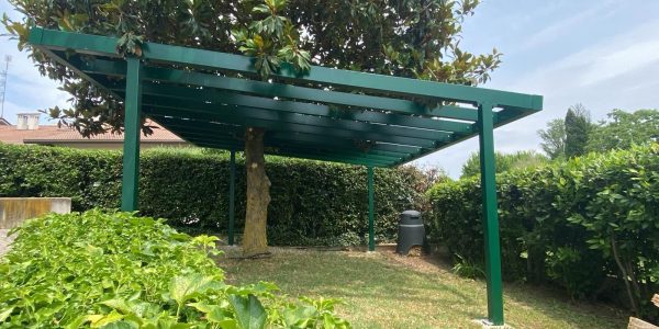 Pergolato-in-acciaio-su-misura-verde