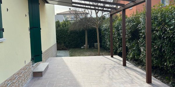 Struttura-alluminio-nubes-ombreggiante-pannelli-scorrevoli