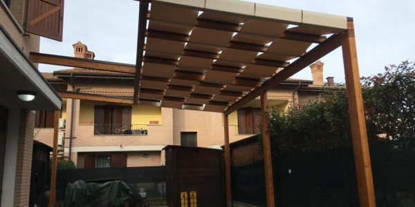 Struttura-legno-ombreggiante-su-misura-teli-onde